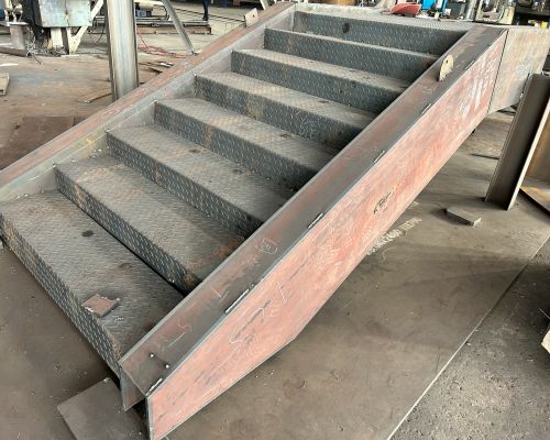 钢结构楼梯  制作厂家选博泰钢结构 节省空间 坚固耐用