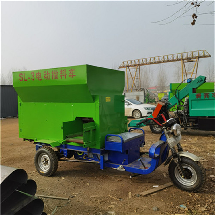 养殖场饲草撒料车 牛羊自动喂料车