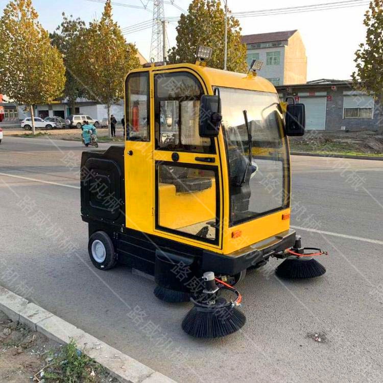 驾驶式纯电动扫地车 四川电动扫地车价格 路清扫车