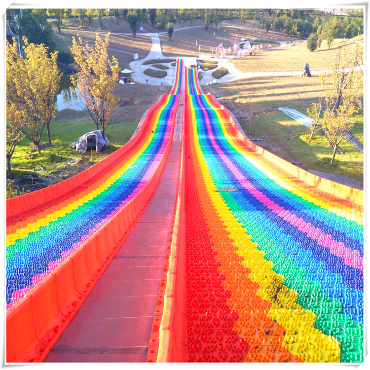 网红七色彩虹滑道 户外大型旱雪滑道 亲子网红无动力游玩项目