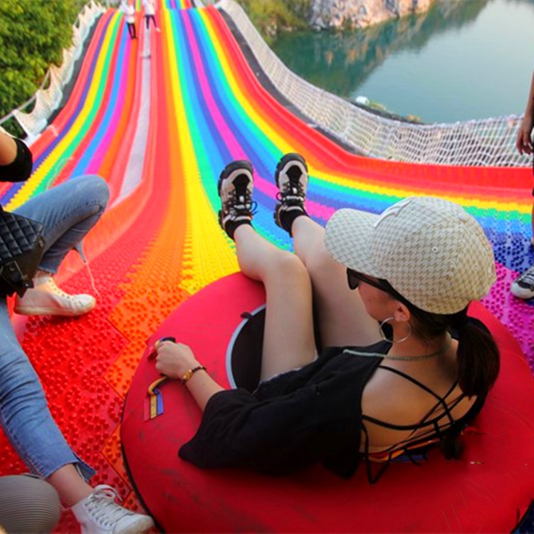网红无动力游乐设备 彩虹滑道 景区大型组合滑梯 多人七彩滑道